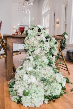 
                    
                        Hydrangea table runner: www.stylemepretty... | Photography: Alexis June - alexisjunewedding...
                    
                