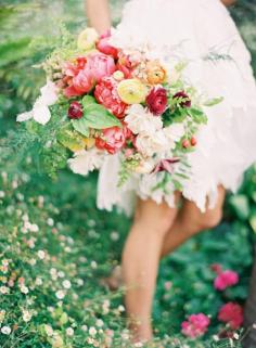 
                    
                        Via: Jen Huang / Photography: Jen Juang /   Shakespeare's A Midsummer Night's Dream is one of my favorite books... hope your summer is just as dreamy... Dress: Ivy & Aster from Lovely Bride / Makeup: Jess Wilcox / Floral & Event Design: Poppies and Posies
                    
                