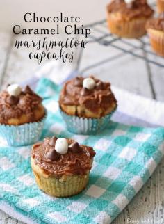
                    
                        Chocolate Caramel Chip Marshmallow Cupcakes #sponsored #NestleTollHouse #DelighFulls | www.honeyandbirch...
                    
                