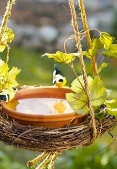 
                    
                        M DIY Bird Bath Craft for Summer! I love this and have birds all over my yard, might try something like this....!!!
                    
                