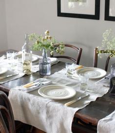 
                    
                        Such a classy and timeless table setting.     #diningrooms #centerpieces #tablesettings
                    
                