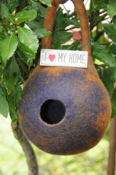 
                    
                        How to Make a Wet Felted Bird Pod / Use a Resist Shape with a Balloon and a Tumble Dryer
                    
                