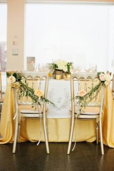 
                    
                        Sunny décor: www.stylemepretty... | Photography: Olivia Leigh Photographie - olivialeighphotog...
                    
                