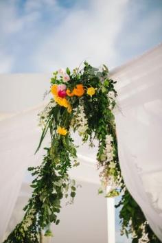 
                    
                        Gorgeous garland: www.stylemepretty... | Photography: Sarah McKenzie - www.sarahmckenzie...
                    
                