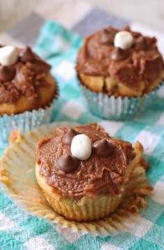 
                    
                        Chocolate Caramel Chip Marshmallow Cupcakes | www.honeyandbirch...
                    
                