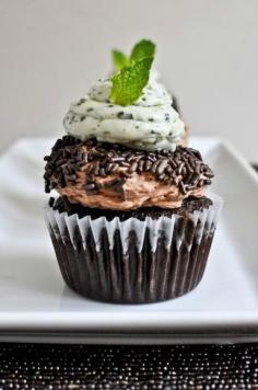 
                    
                        Milk Chocolate Cupcakes with Fresh Mint Frosting I howsweeteats.com
                    
                