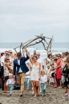
                    
                        YEAH!!! - Relaxed West Coast New Zealand beach wedding by Frank & Peggy - via Magnolia Rouge
                    
                