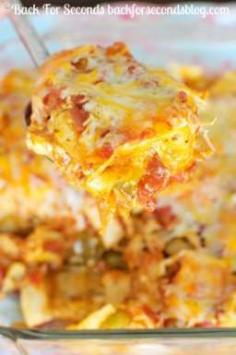 
                    
                        Easy Chicken Fajita Casserole - Fast, easy, and super delicious! My family went nuts for this! #casserole
                    
                