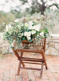 
                    
                        We could stare at these flowers for days! www.stylemepretty... | Photography: Mint Photography - mymintphotography...
                    
                