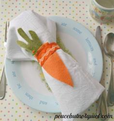 
                    
                        DIY Carrot Napkin Rings -- a fun, fast spring craft you can whip up in just a few minutes!
                    
                