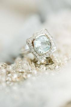 
                    
                        sparkly vintage diamond solitaire engagement rings
                    
                