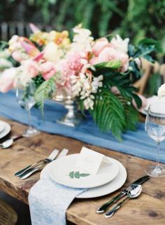 
                    
                        Some tropical flair: www.stylemepretty... | Photography: O'Malley Photographers - omalleyphotograph...
                    
                