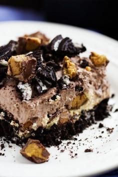 
                    
                        Peanut Butter Chocolate Heaven - An oreo crust, a creamy peanut butter cheesecake center with peanut butter cups, and a chocolate pudding whipped topping.  And no baking required!
                    
                