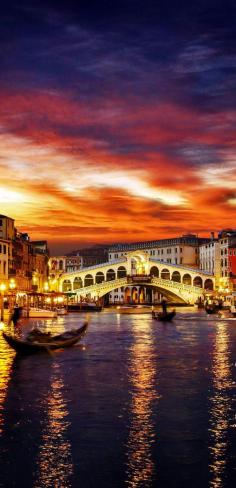 
                    
                        Ponte Rialto and gondola at sunset in Venice, Italy Veneto
                    
                