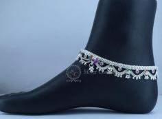 Beautifully handcrafted, the charm anklet features an eye-catching finish and secure hook for a gorgeous fit. Mathura Payal‘s are preferred by many Designers and Celebrities. These Anklets are durable and they have an excellent finish. These beautiful leg chains will definitely add to your beauty. Show your fabulous fashion sense by adorning your feet with these uniquely crafted anklets.