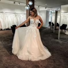WunderschÃ¶ne Brautkleider mit Spitze | Hochzeitskleid A Linie Online