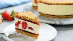Upside-Down Berries and Cream Cheesecake