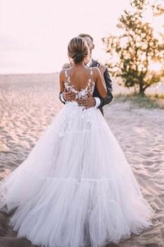Schlichtes Brautkleid A Linie | Hochzeitskleider mit Spitze