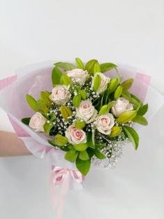 The Little market Bunch offers same-day flowers delivery to the majority of suburbs in Melbourne and also delivers on Monday to Sunday. The Little Market Bunch is a beautiful online florist, delivering fresh and affordable bouquets in Melbourne.